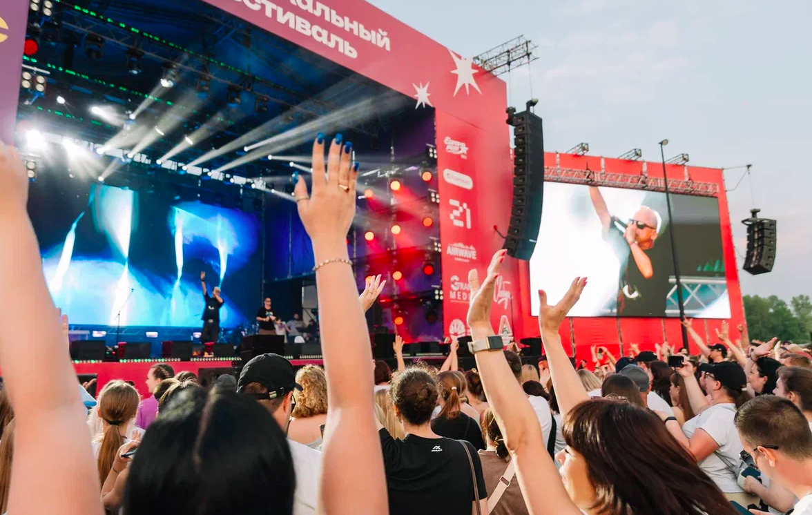 Фото Орали «Сигма-бой» и «А у реки». Опубликованы яркие моменты Черника Music Fest в Новосибирске 43